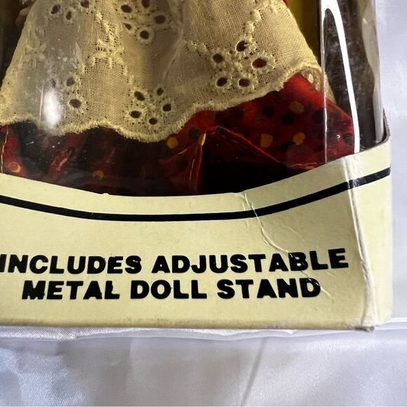 Vintage The Porcelain Collection  International Series  All 4 Dolls included - Picture 5 of 16